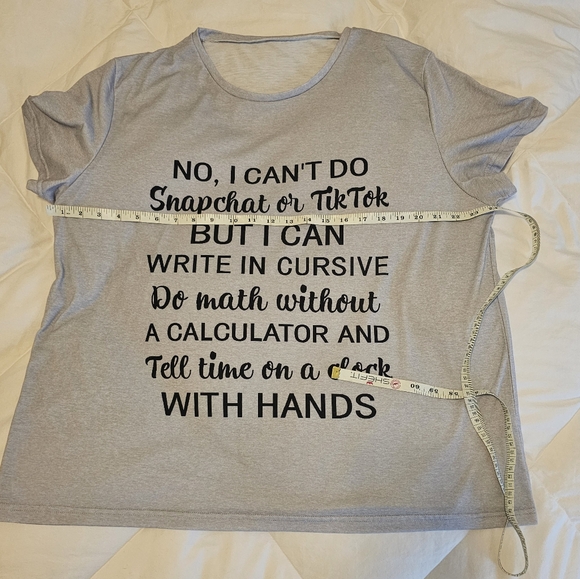 Graphic Tee Women's 2X Gray Short Sleeve Shirt - Picture 3 of 9